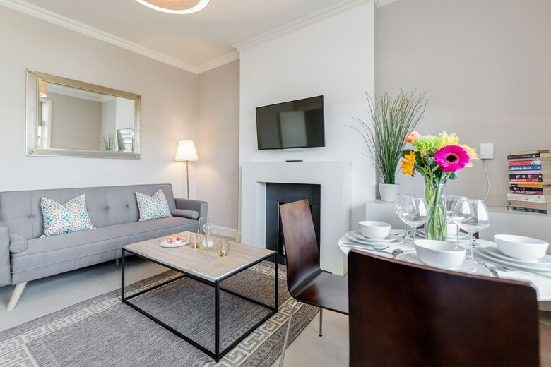 Kensington Apartment With Terrace