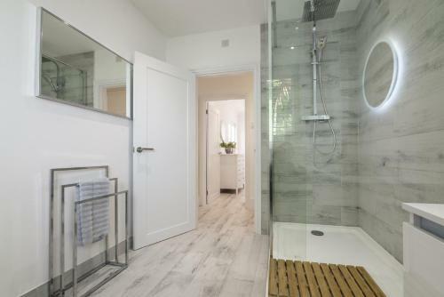 Ryecroft - 6 Bedroom Holiday Home - Tenby