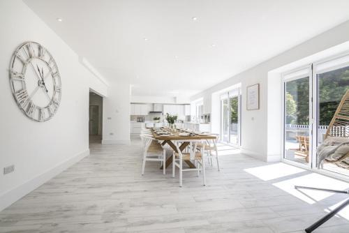 Ryecroft - 6 Bedroom Holiday Home - Tenby