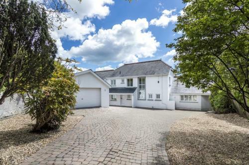Ryecroft - 6 Bedroom Holiday Home - Tenby