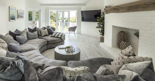 Ryecroft - 6 Bedroom Holiday Home - Tenby