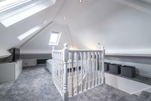 Mayfield House - 4 Bedroom House - Tenby