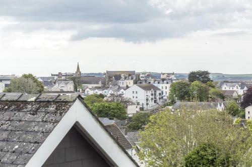 Mayfield House - 4 Bedroom House - Tenby