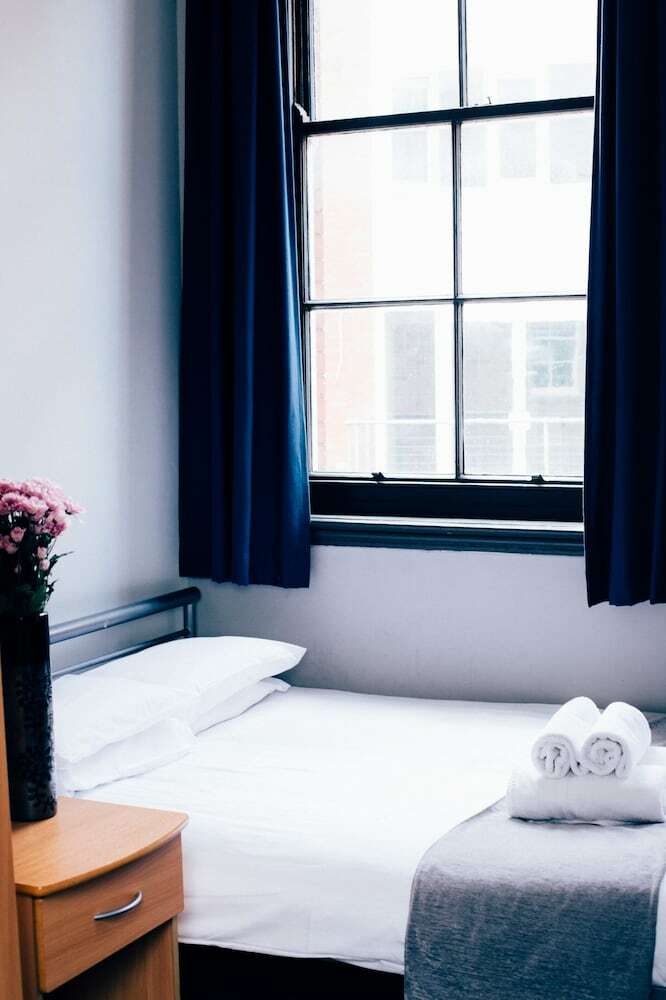 Hostal Bridgewood House