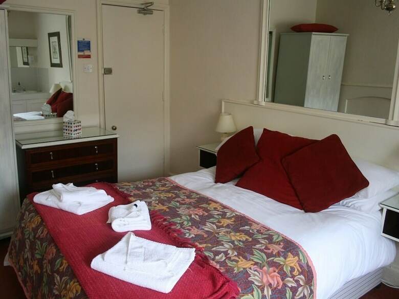 The Ilchester Arms Hotel