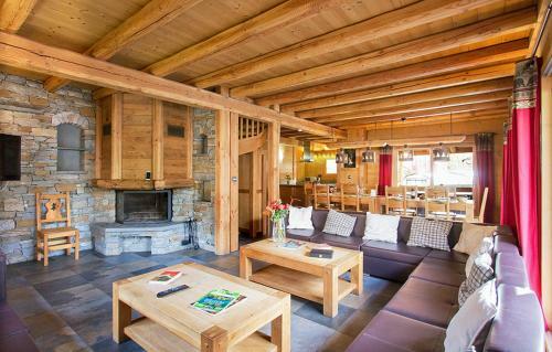 Venosc Chalet Sleeps 14 With Pool