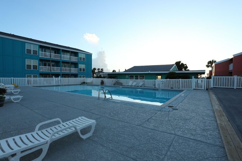 Aparthotel Executive Keys Condominiums On The Beach