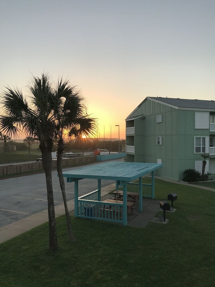 Aparthotel Executive Keys Condominiums On The Beach