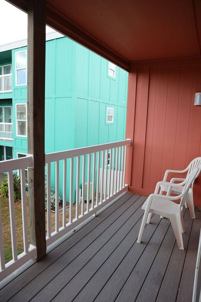 Aparthotel Executive Keys Condominiums On The Beach