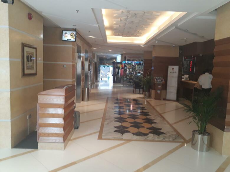 Avenue Hotel