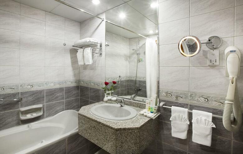 Avenue Hotel