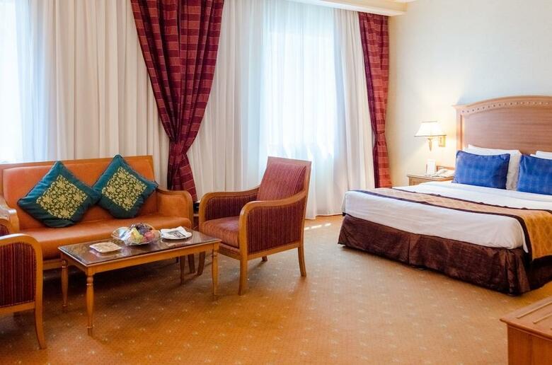 Avenue Hotel