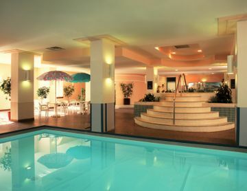 Hotel Coast Edmonton Plaza