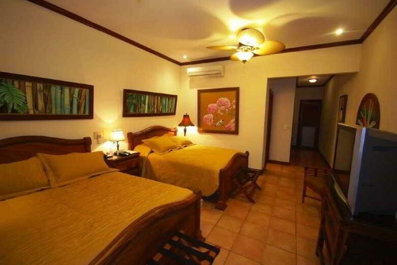 Hotel Villas Lirio