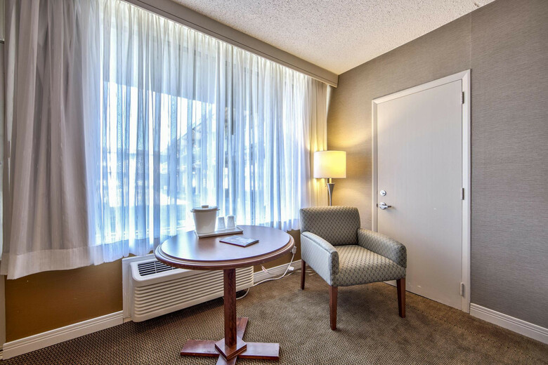Hotel Holiday Inn Montreal Airport