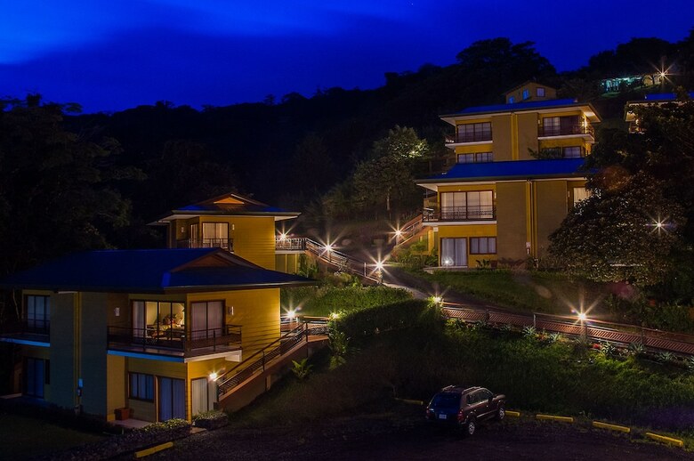 Hotel Ficus Sunset Suites