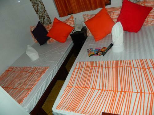 Hostal New London Hostel