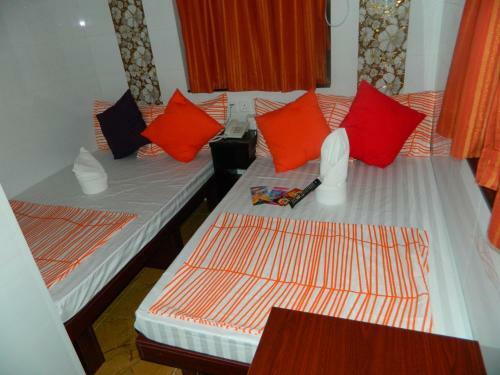 Hostal New London Hostel