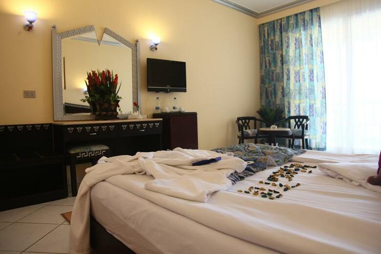 Hotel King Tut Aqua Park Beach Resort