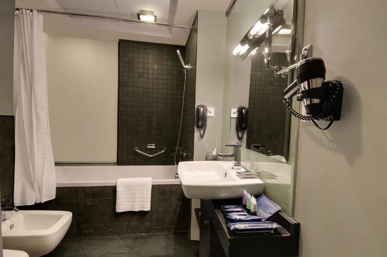 Lotus Hotel Apartments & Spa, Marina