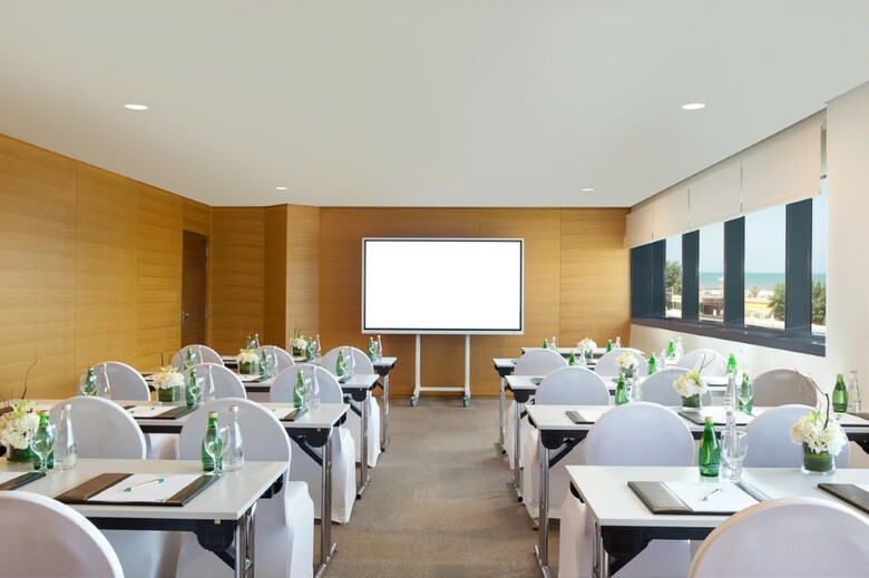 Hotel Wyndham Garden Ajman Corniche