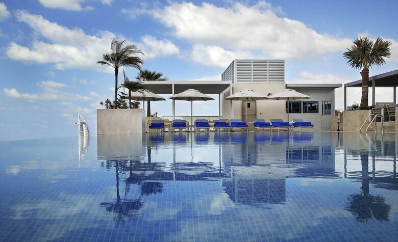 Grand Cosmopolitan Hotel