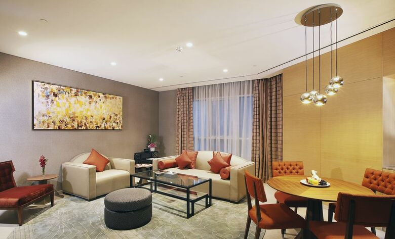 Grand Cosmopolitan Hotel