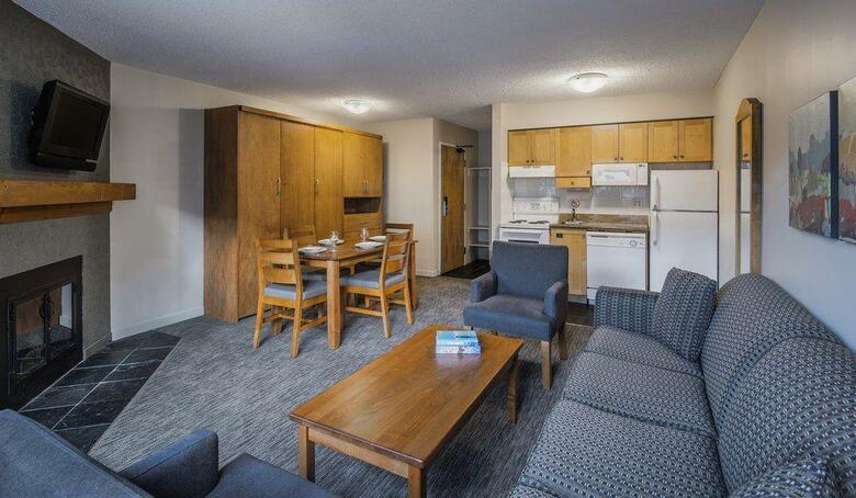 Hotel Whistler Village Inn & Suites