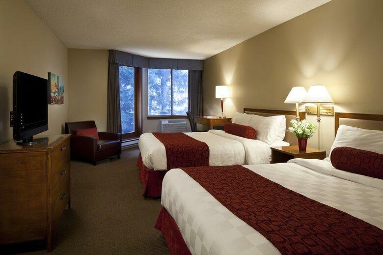 Hotel Whistler Village Inn & Suites
