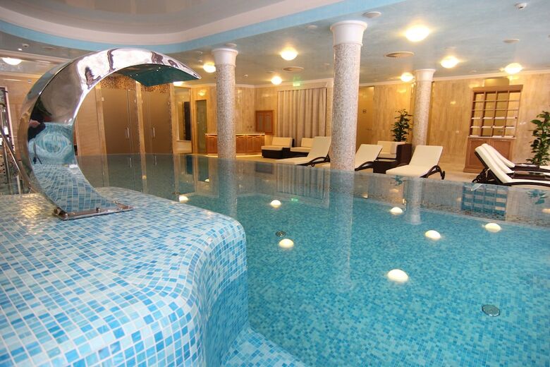 Hotel Retro Riverside Wellness Resort
