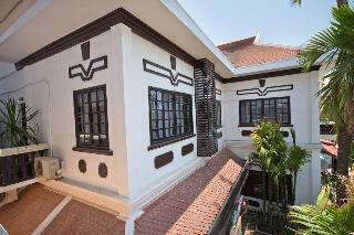 Hotel The Moon Villa & Caf�