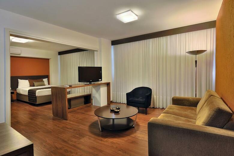 Hotel Deville Curitiba Batel