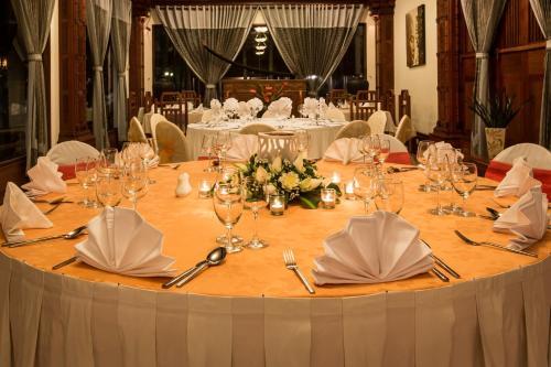 Hotel Empress Residence Resort And Spa
