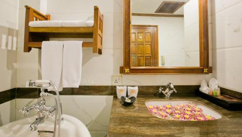 Hotel Empress Residence Resort And Spa
