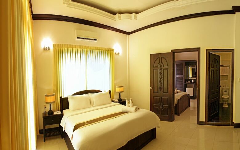 Hotel The Villa Sok San Square