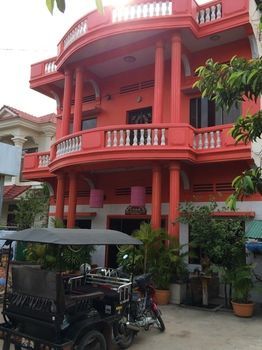 Hostal Millennium Guesthouse