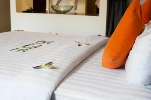 Hostal Golden Village Guesthouse