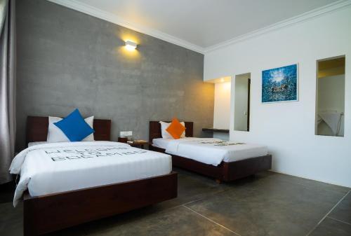 Hostal Golden Village Guesthouse