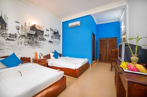 Hostal Golden Village Guesthouse