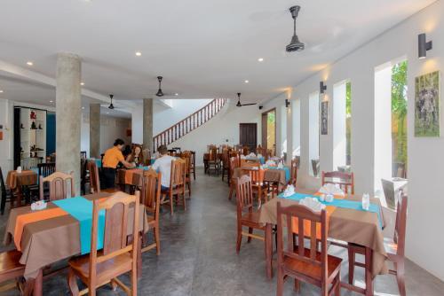 Hostal Golden Village Guesthouse