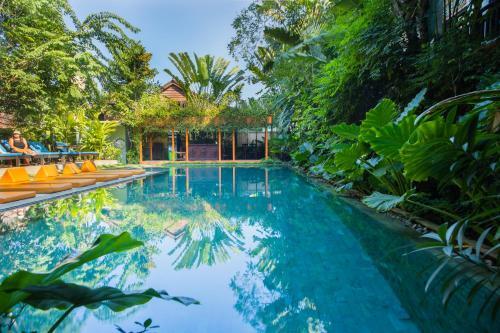 Hostal Golden Village Guesthouse