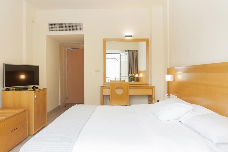 Athinais Hotel