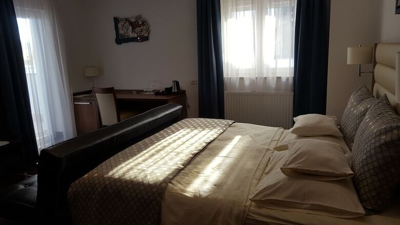 Hostal Residence Villa Karda