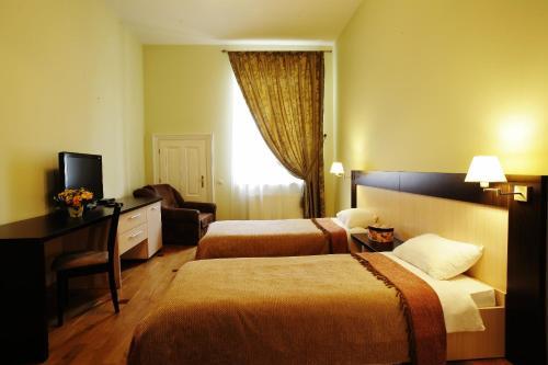 Deluxe Hostel Under The Roof
