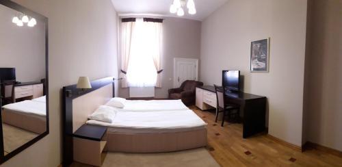 Deluxe Hostel Under The Roof