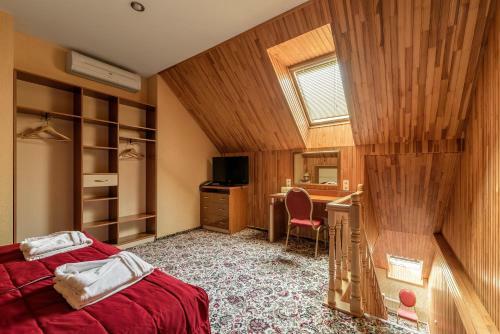 Status Hotel