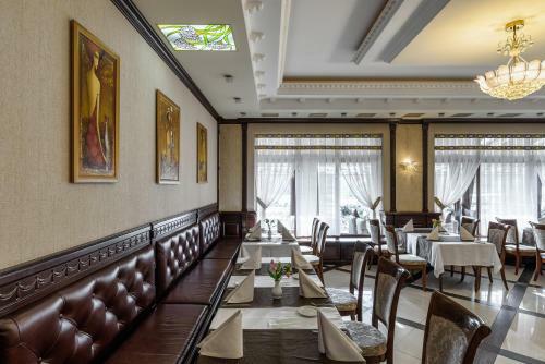 Status Hotel