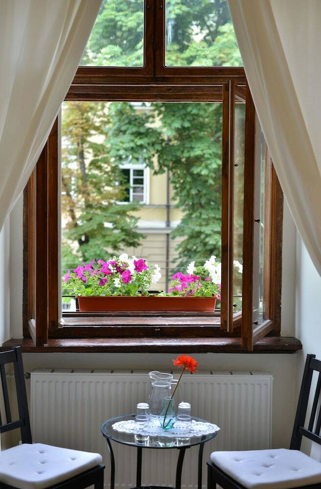 Hotel On The Square Guesthouse