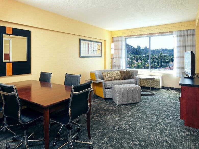 Hotel Courtyard Mission Valley