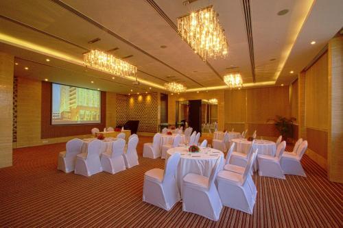 Hotel Sarovar Grand Hometel